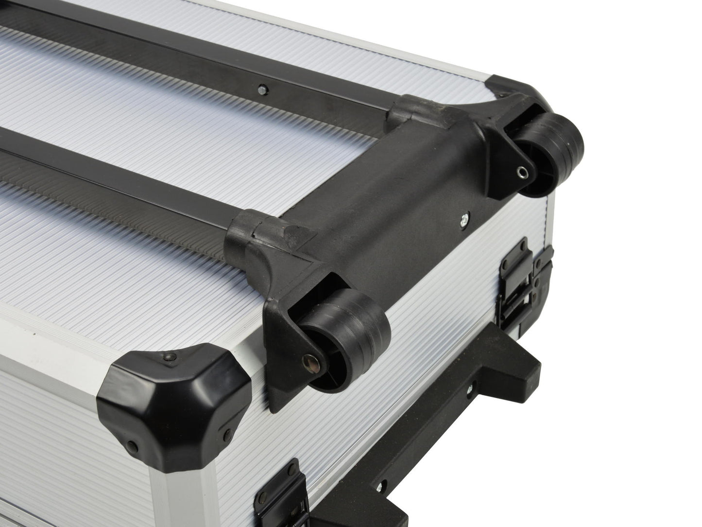 Kofer sa alatom od 187 dijelova